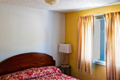 Photo 4 - Parkers Motel