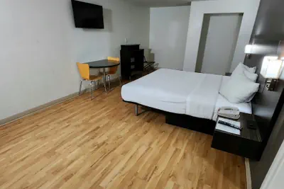 Photo 5 - Studio 6 Extended Stay - Columbus, GA -Downtown