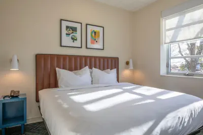 Photo 4 - The Holbrook Hotel