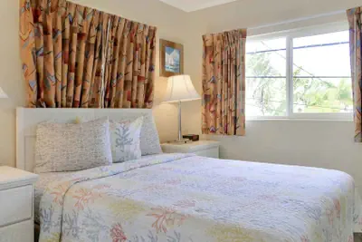 Photo 4 - Carlton House Motel