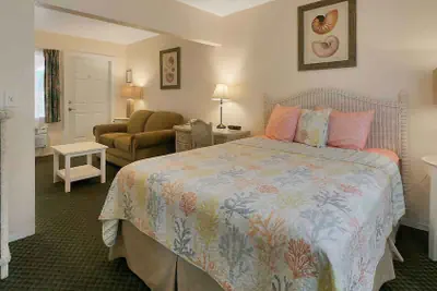 Photo 5 - Carlton House Motel