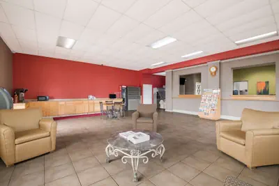 Photo 5 - Suburban Studios Cleveland Central