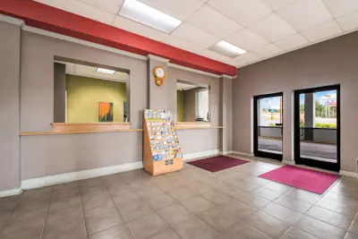 Photo 4 - Suburban Studios Cleveland Central