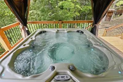Photo 2 - Rustic Hideaway!