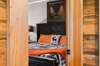 Photo 4 - Rustic Hideaway!