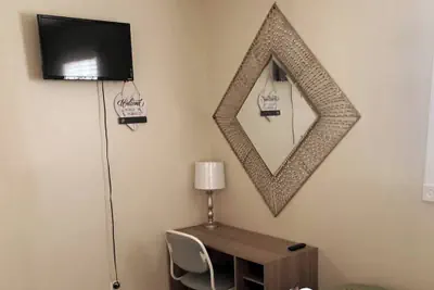 Photo 5 - "room in House - The -- Modern -- Gem"
