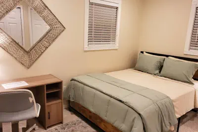 Photo 4 - "room in House - The -- Modern -- Gem"