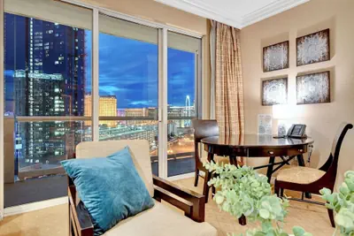 Photo 5 - Premium Suite w/balcony at The Signature