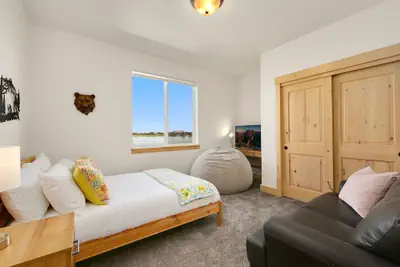 Photo 4 - Lakeside Luxury - Hot Tub, Pool Table, and Views