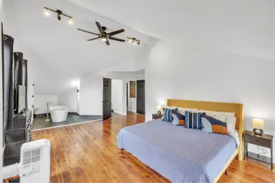 Photo 3 - 2 King/3 Bath, Toddler Friendly, Free Parking/laundry 2 Bedroom Duplex by Redawning
