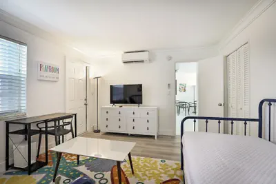 Photo 5 - La Mer Suites