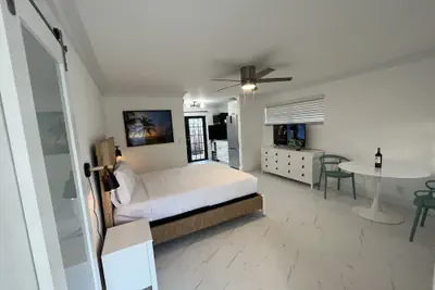 Photo 3 - La Mer Suites