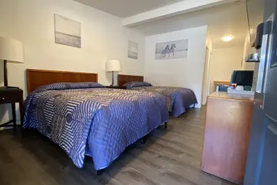 Photo 5 - Golden Kent Motel
