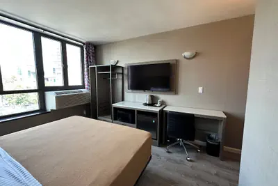 Photo 5 - Regal Inn & Suites New York LaGuardia Hotel