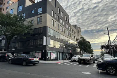 Photo 2 - Regal Inn & Suites New York LaGuardia Hotel