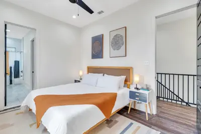 Photo 3 - Modern Mid-city Maison