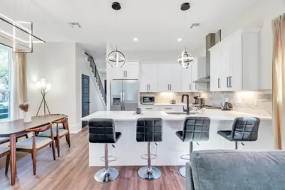 Photo 2 - Modern Mid-city Maison