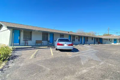 Photo 2 - Tropic Motel