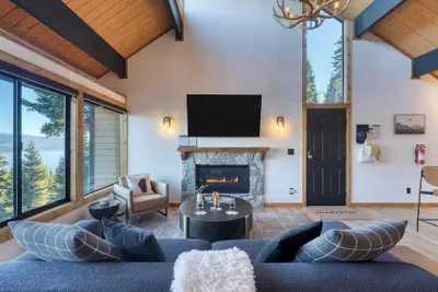 Photo 4 - Lake View, Firepit, Game Room Remodeled Nightingale Overlook by Avantstay