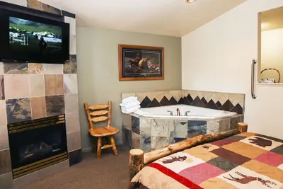 Photo 2 - Fawn Valley Inn: 101 Condo