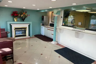 Photo 3 - Express Inn -Rahway