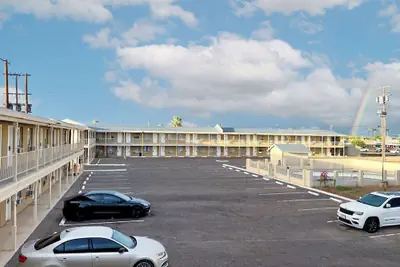 Photo 2 - Super 8 by Wyndham Blythe