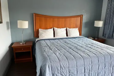 Photo 5 - Holiday Motel