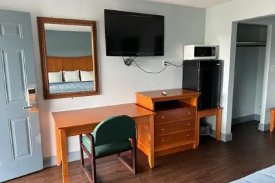 Photo 4 - Holiday Motel