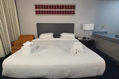 Photo 4 - Illini Inn & Suites Hotel - Rantoul/Gifford/Champaign/Urbana