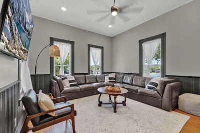 Photo 2 - Walk to Schlitterbahn With Firepit
