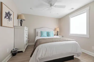 Photo 4 - 539 Bay St. Lake View Condo Unit 402W