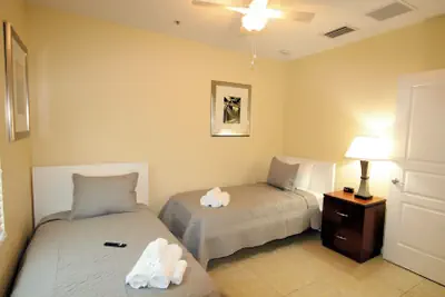 Photo 5 - John's Pass Hotel