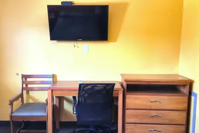 Photo 5 - Relax Inn By OYO Sulphur Hwy 90