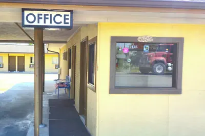 Photo 4 - Relax Inn By OYO Sulphur Hwy 90