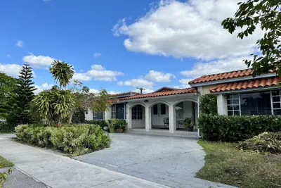 Photo 2 - Beautiful And Comfortable Home and studios