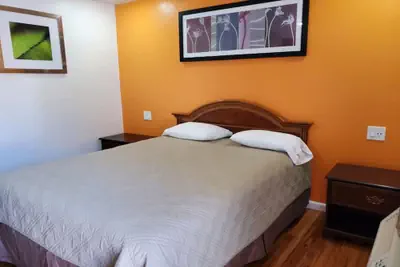 Photo 2 - Premier Inn & Suites