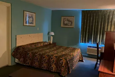 Photo 3 - Economy Inn of Greenville, NC
