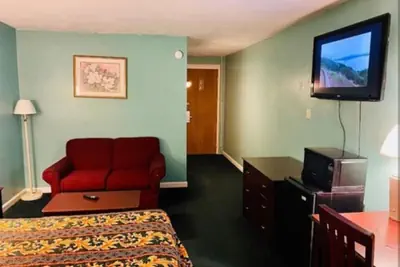 Photo 5 - Economy Inn of Greenville, NC