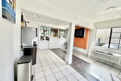 Photo 2 - Studio 6 Suites – Bellflower, Ca  - Los Angeles