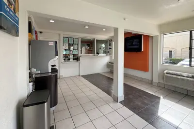Photo 3 - Studio 6 Suites – Bellflower, Ca  - Los Angeles