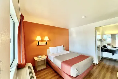 Photo 5 - Studio 6 Suites – Bellflower, Ca  - Los Angeles