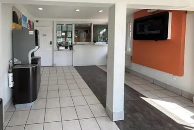 Photo 4 - Studio 6 Suites – Bellflower, Ca  - Los Angeles