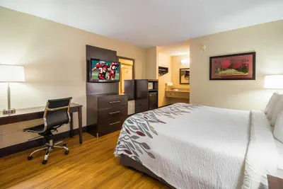 Photo 4 - Red Roof Inn Clarksville