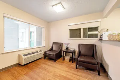 Photo 4 - HomeTowne Studios by Red Roof Tacoma - Puyallup