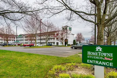 Photo 2 - HomeTowne Studios by Red Roof Tacoma - Puyallup