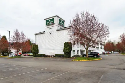 Photo 2 - HomeTowne Studios by Red Roof Tacoma - Puyallup