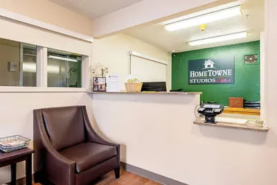 Photo 3 - HomeTowne Studios by Red Roof Tacoma - Puyallup