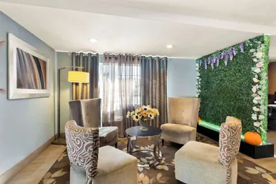 Photo 3 - Best Western University Inn Santa Clara
