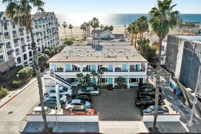 Photo 2 - Sea Blue Hotel