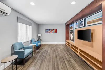 Photo 5 - MainStay Suites Orlando Altamonte Springs